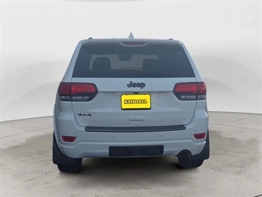 2021 Jeep Grand Cherokee Anniversary Edition photo 1
