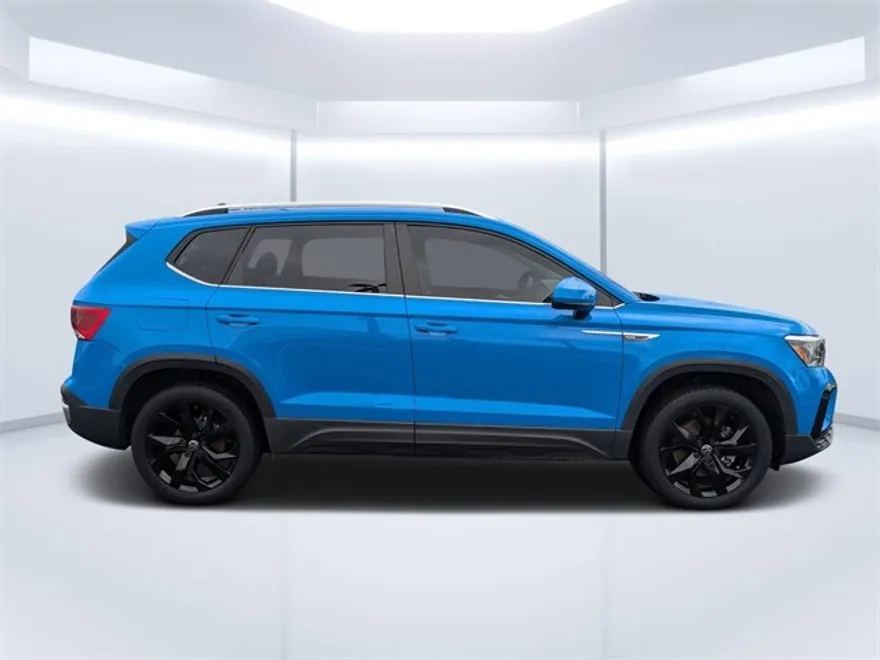 2023 Volkswagen Taos SE photo 1