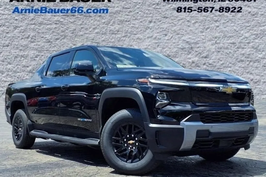 2026 Chevrolet Silverado EV LT photo 1
