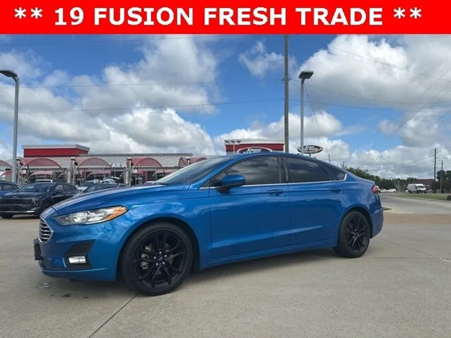 2019 Ford Fusion SE photo 1