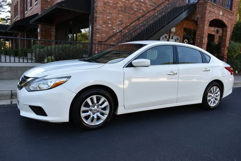 2016 Nissan Altima 2.5 S photo 1