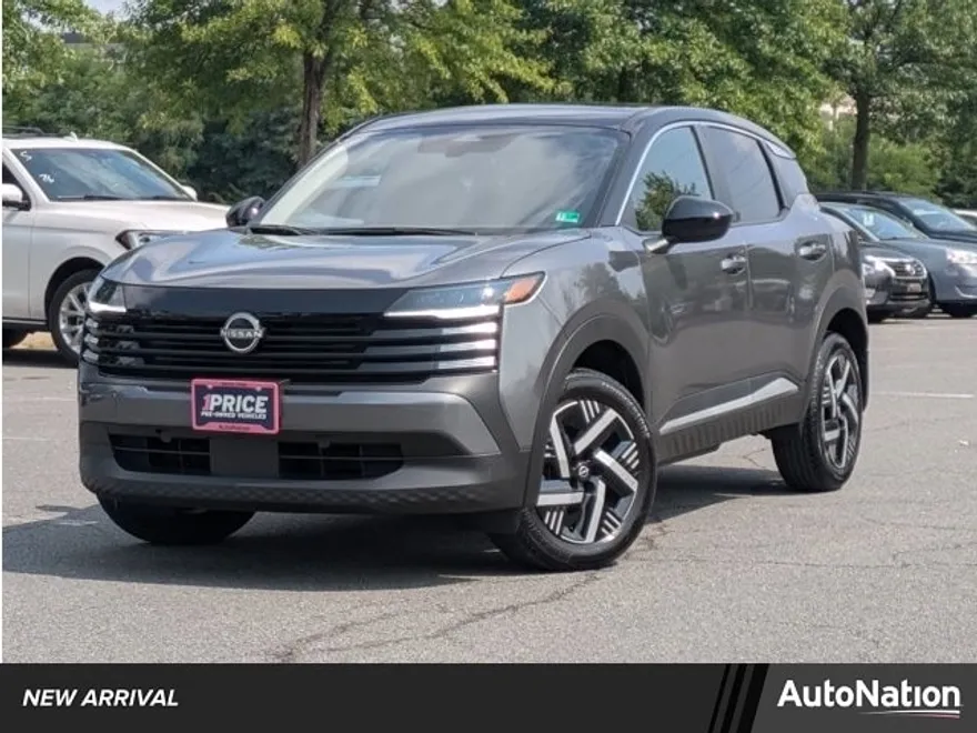 2025 Nissan Kicks SV photo 1