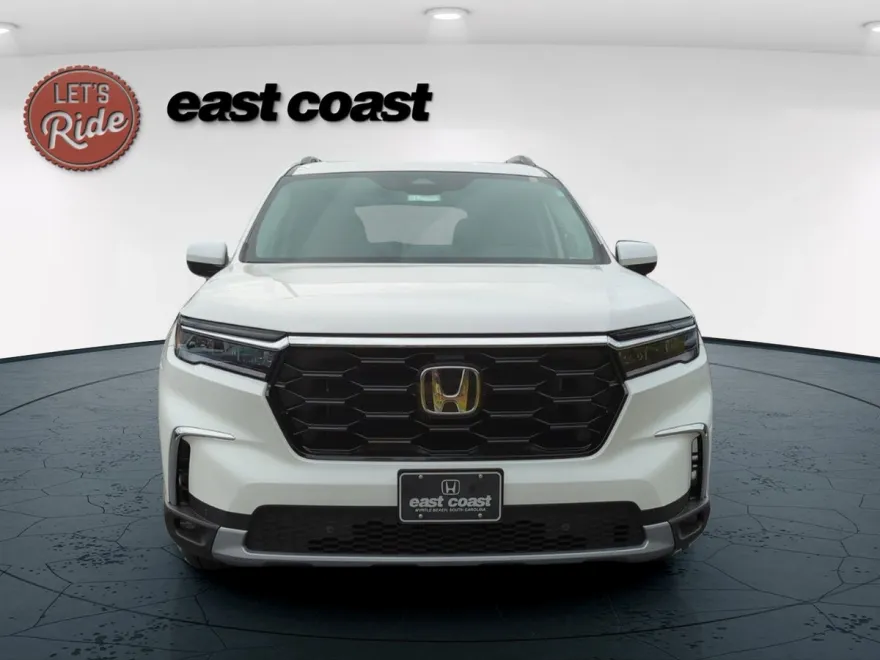 2025 Honda Pilot Touring photo 1