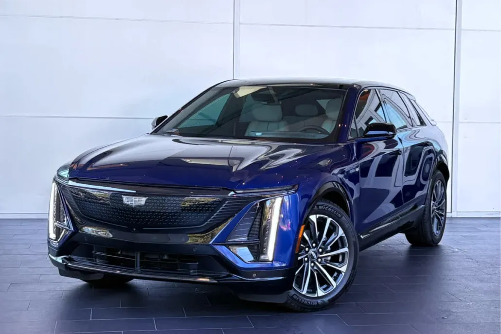 2025 Cadillac Lyriq Sport photo 1