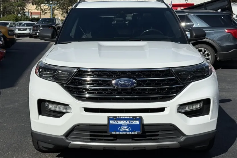 2020 Ford Explorer XLT photo 1