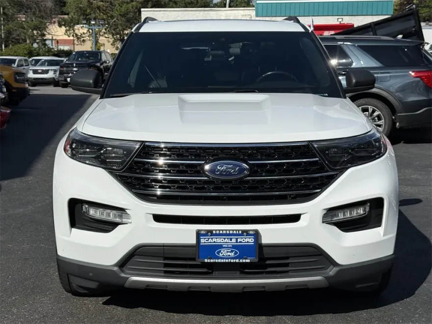 2020 Ford Explorer XLT photo 1