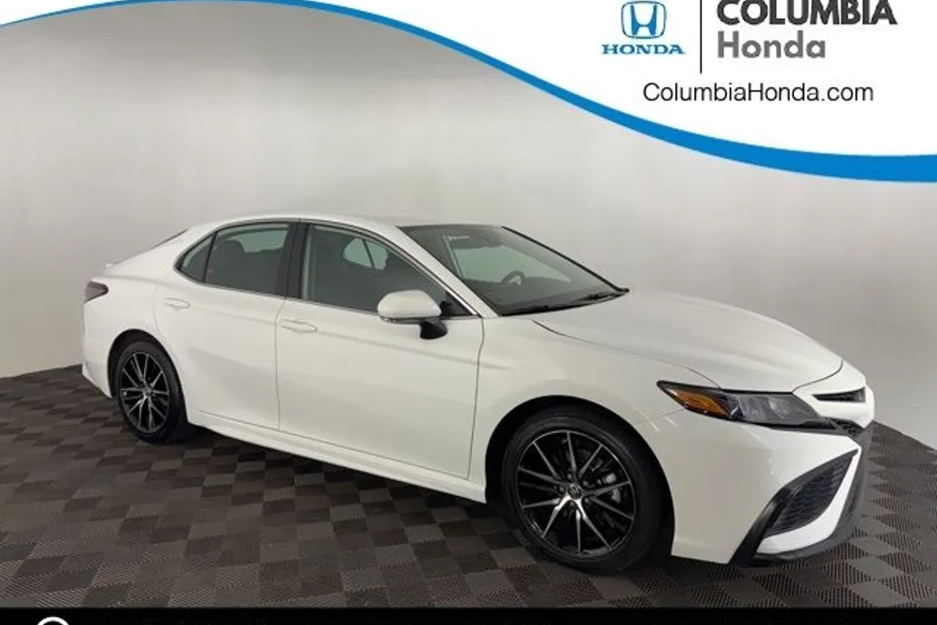 2024 Toyota Camry SE photo 1