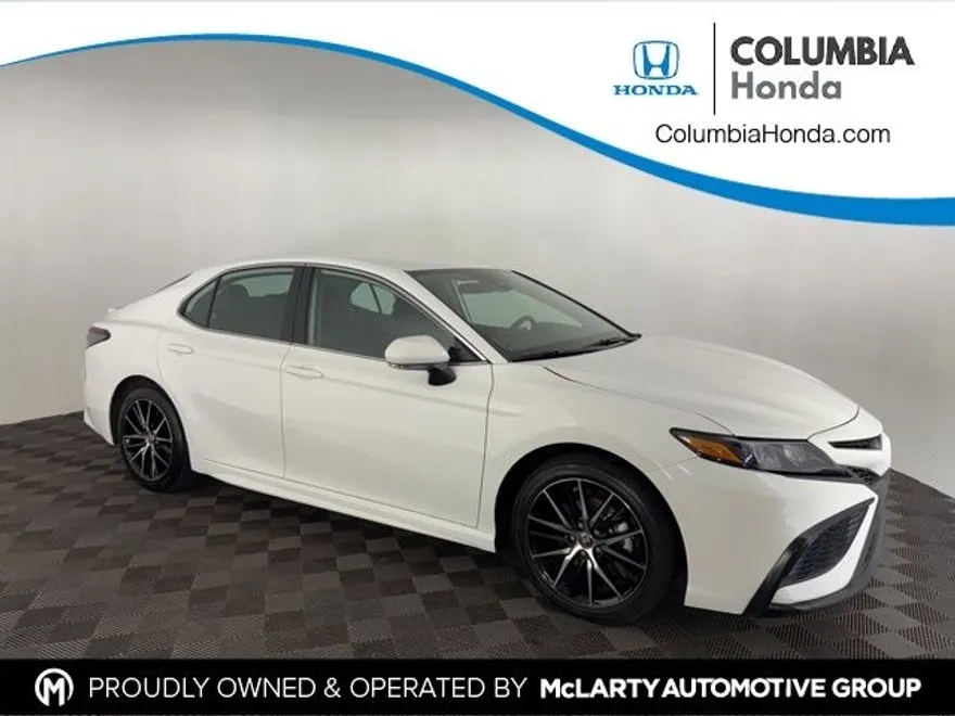 2024 Toyota Camry SE photo 1