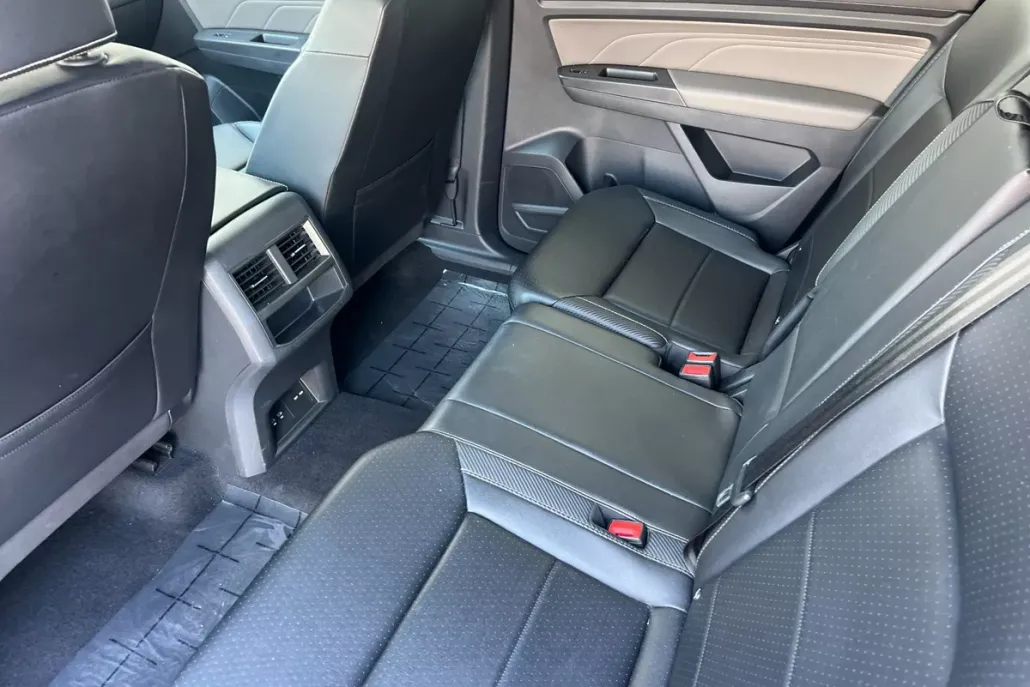 2022 Volkswagen Atlas Cross Sport V6 SE Technology photo 1