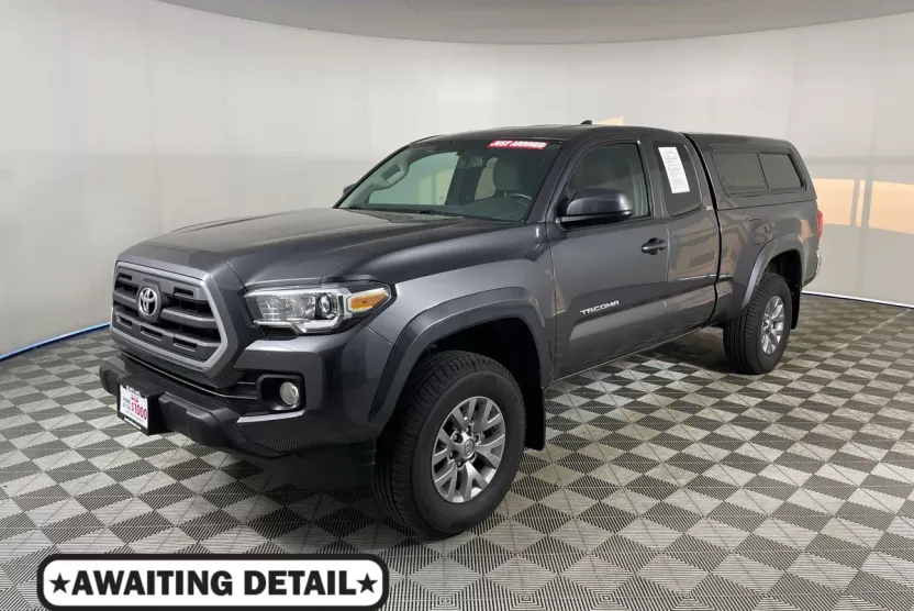 2017 Toyota Tacoma SR5 V6 photo 1