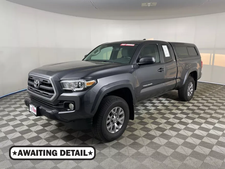 2017 Toyota Tacoma SR5 V6 photo 1