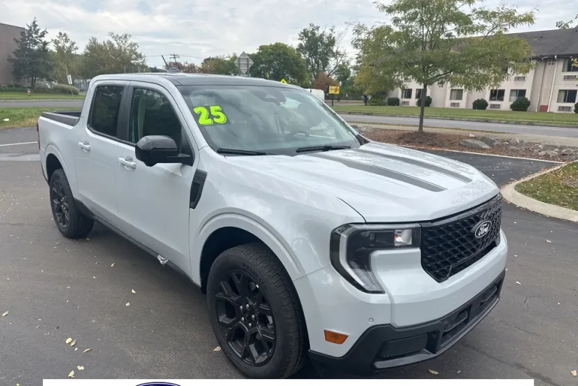 2025 Ford Maverick Lariat photo 1