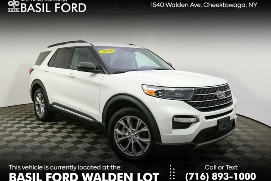 2022 Ford Explorer XLT photo 1
