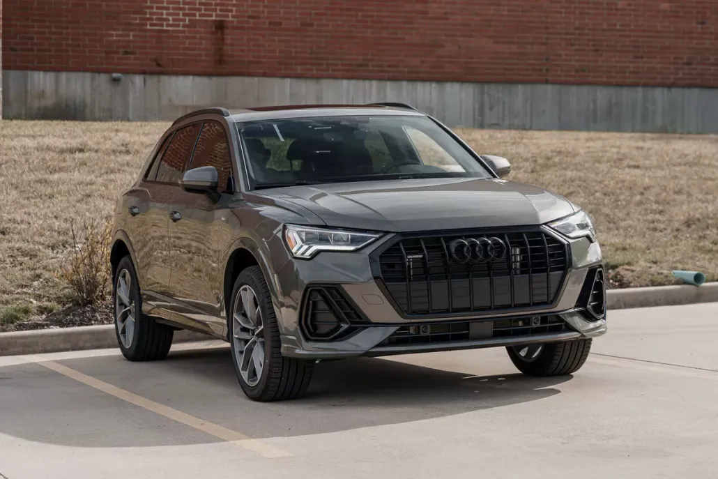 2025 Audi Q3 S line Premium photo 1