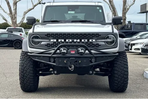 2024 Ford Bronco Badlands photo 2