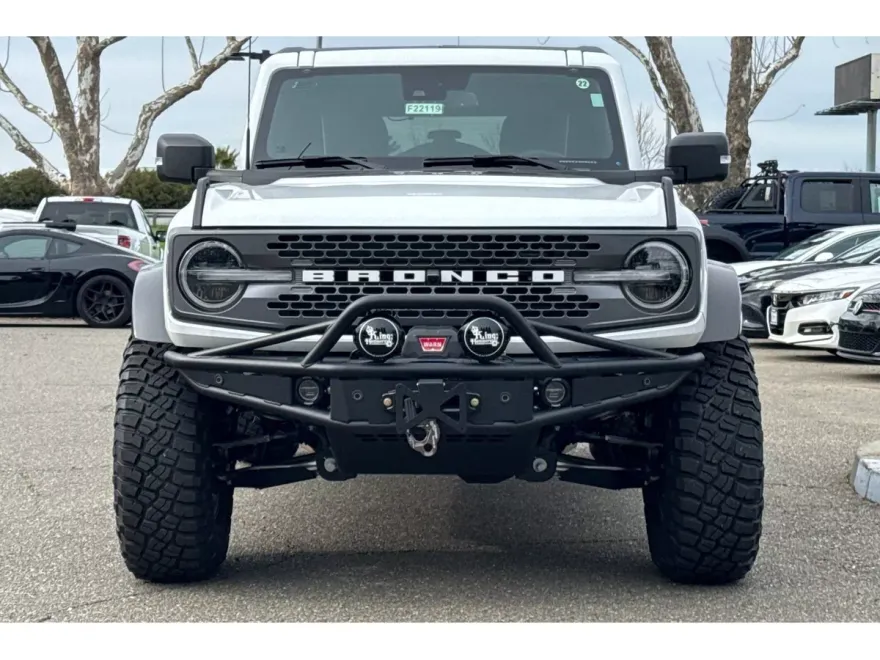 2024 Ford Bronco Badlands photo 2
