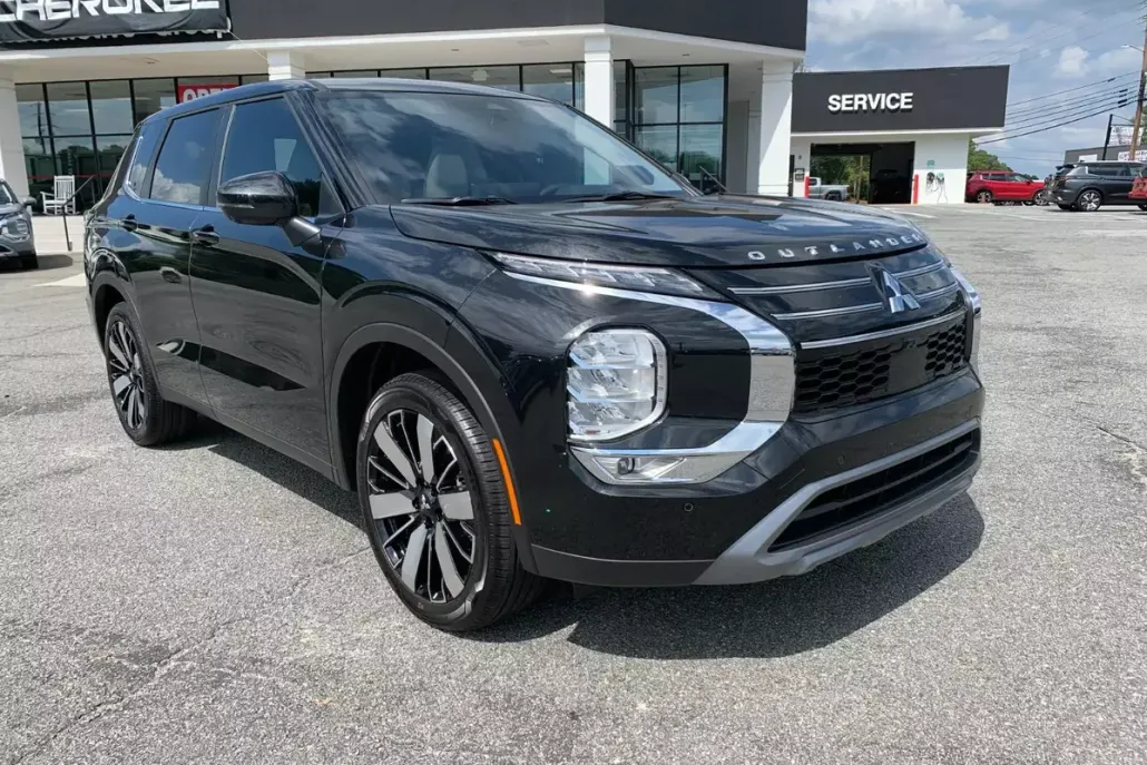 2025 Mitsubishi Outlander SE photo 1