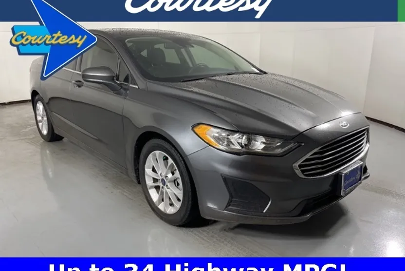 2020 Ford Fusion SE photo 1