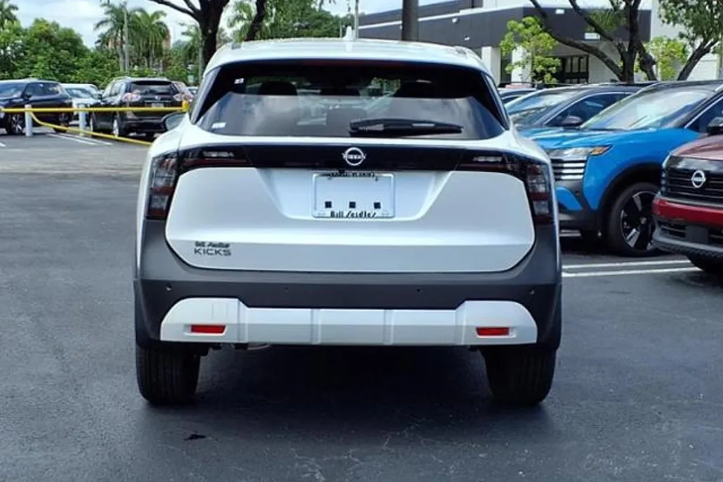 2025 Nissan Kicks SV photo 1