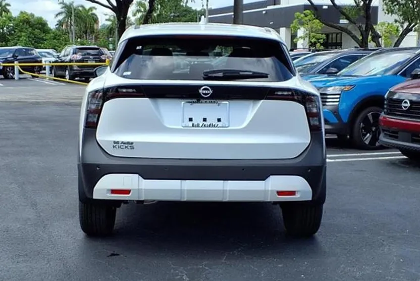 2025 Nissan Kicks SV photo 1