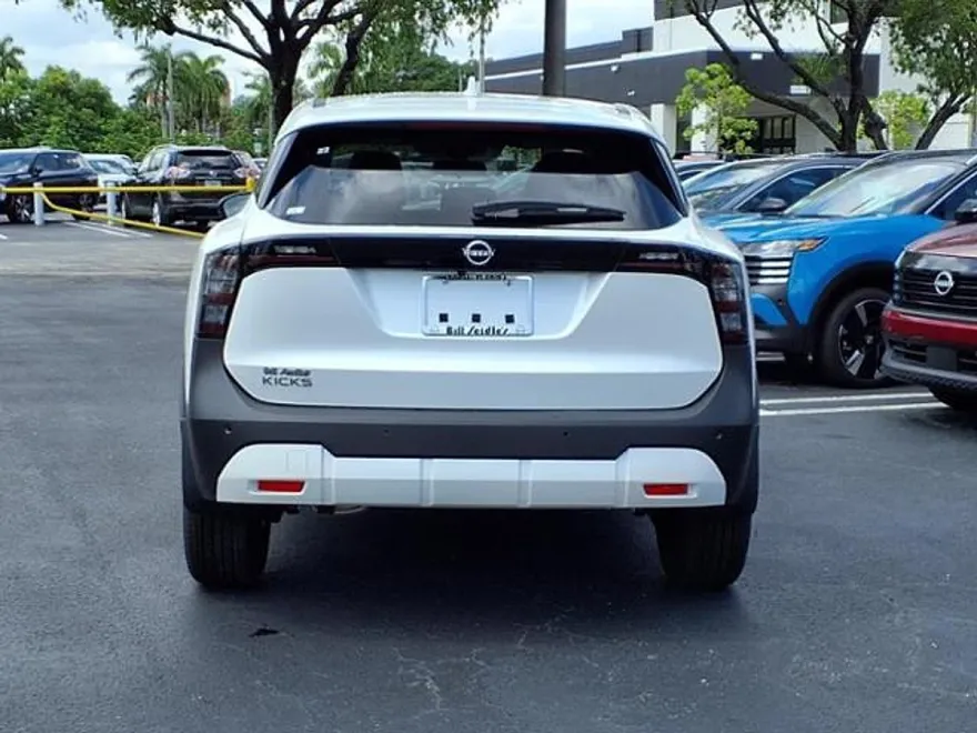 2025 Nissan Kicks SV photo 1