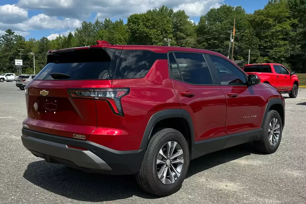 2025 Chevrolet Equinox LT photo 1