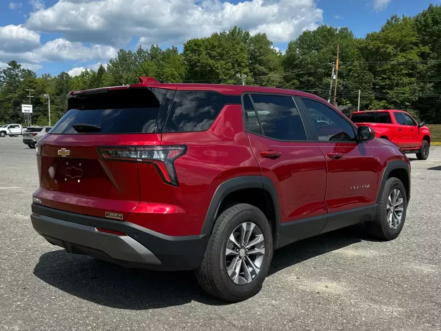 2025 Chevrolet Equinox LT photo 1