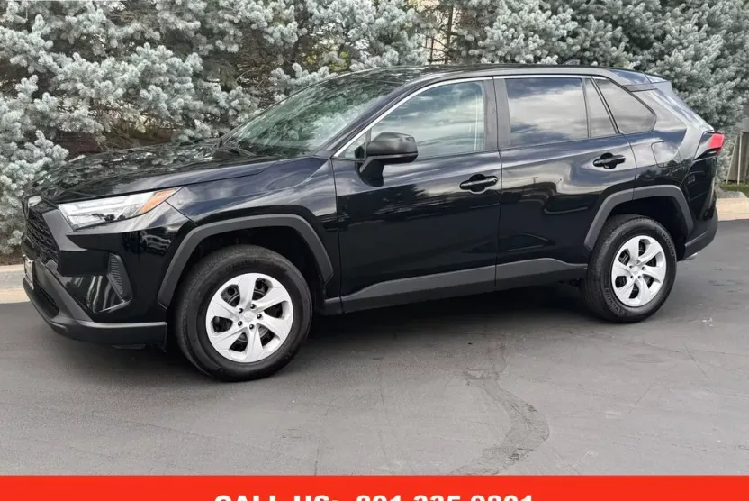 2024 Toyota RAV4 LE photo 1