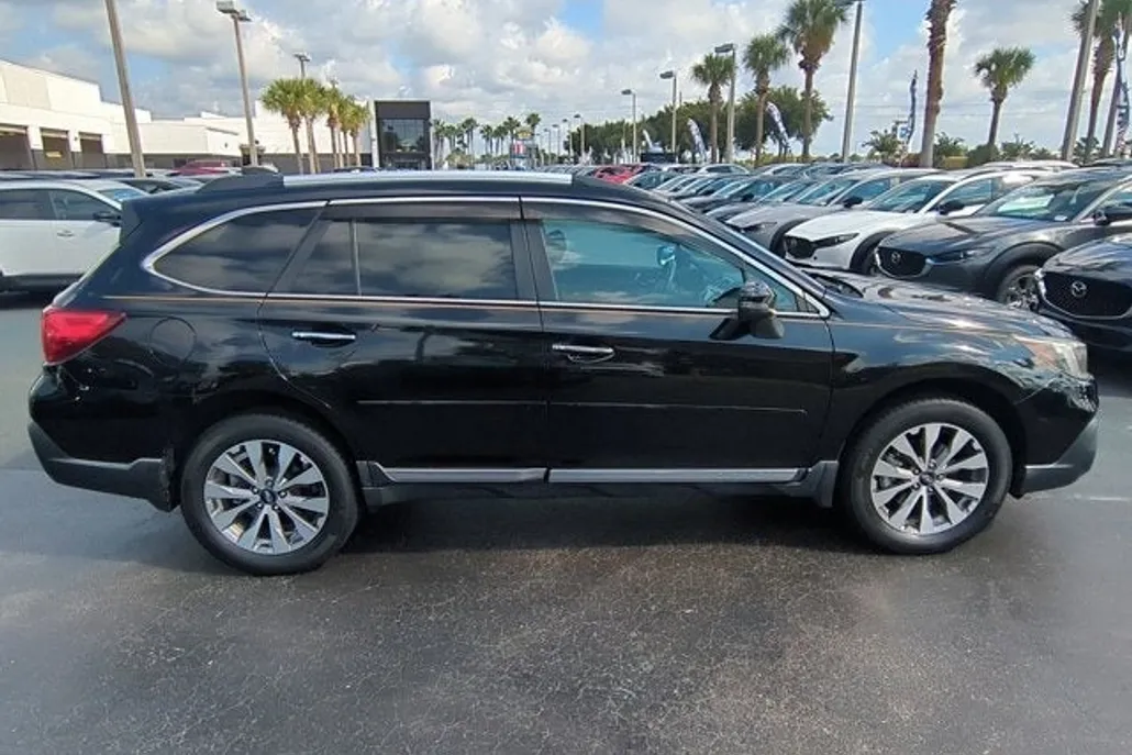 2018 Subaru Outback Touring photo 1