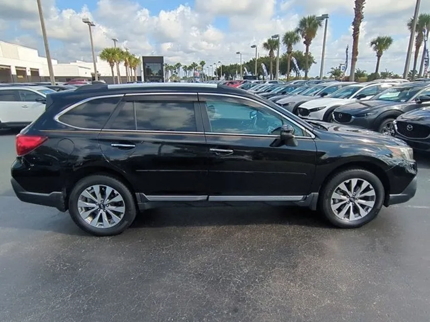 2018 Subaru Outback Touring photo 1