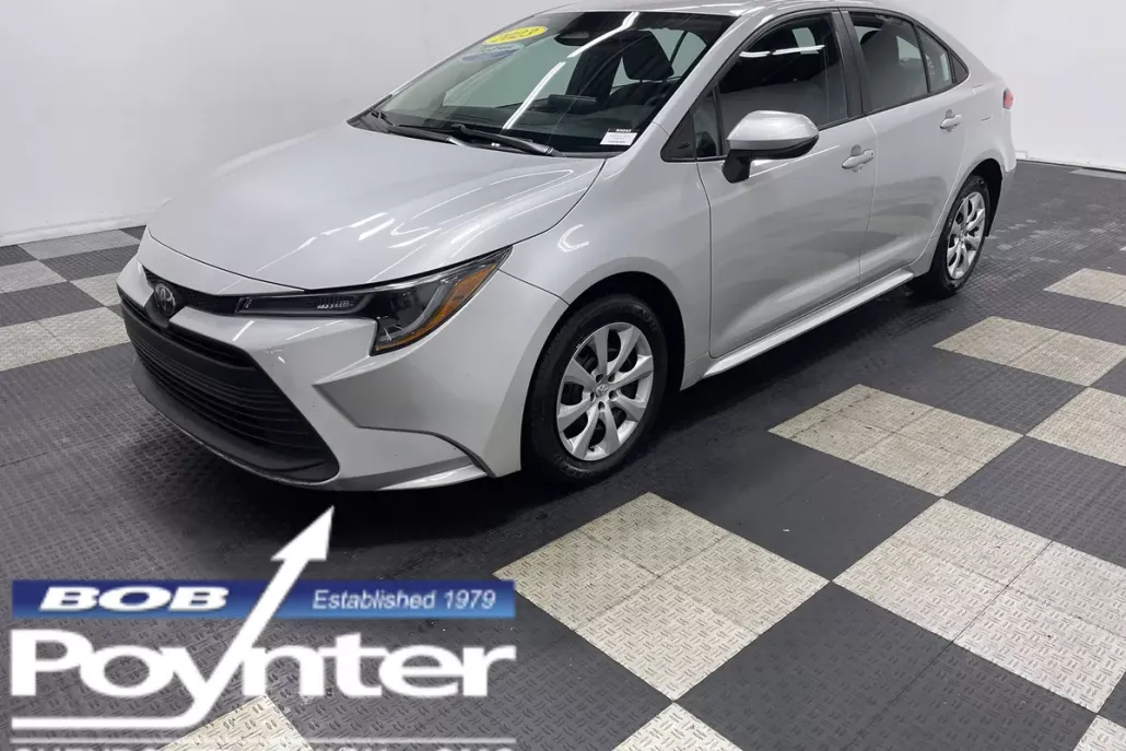 2023 Toyota Corolla LE photo 1