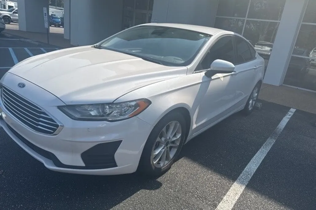 2020 Ford Fusion SE photo 1