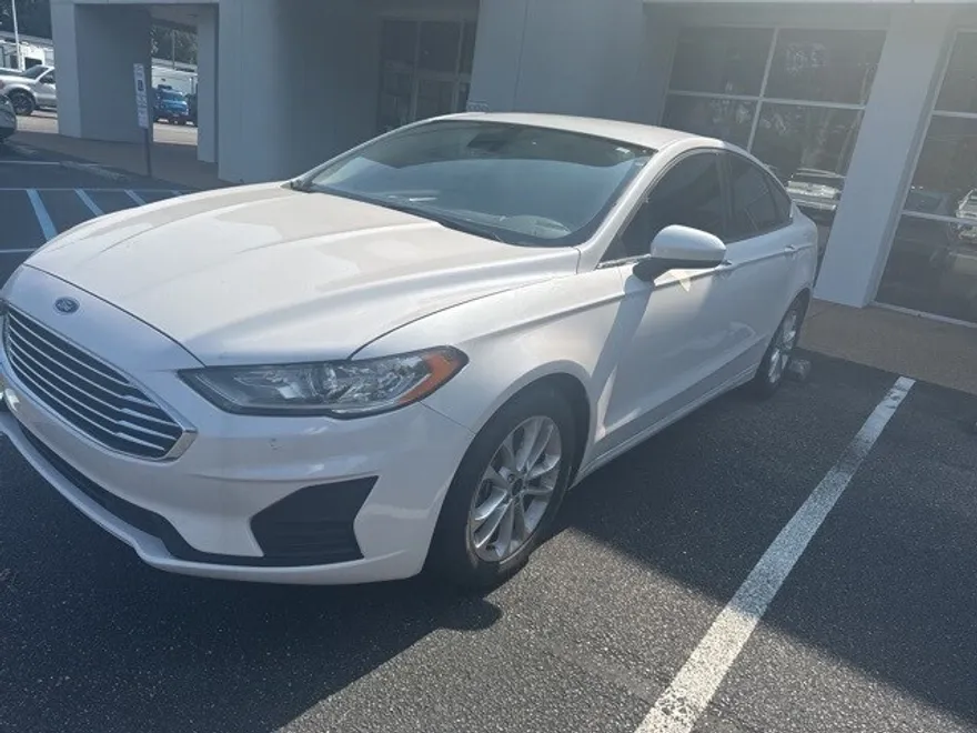 2020 Ford Fusion SE photo 1