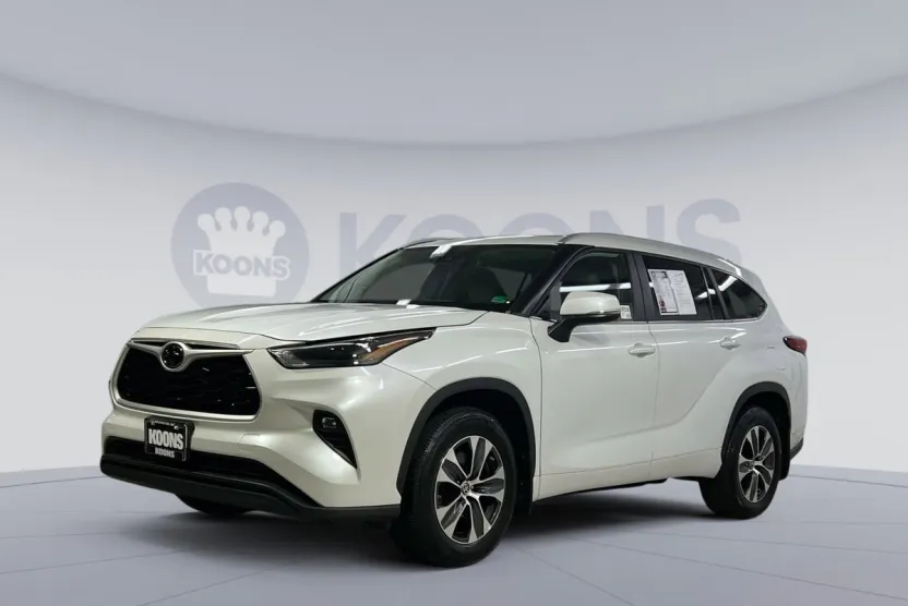 2023 Toyota Highlander XLE photo 1