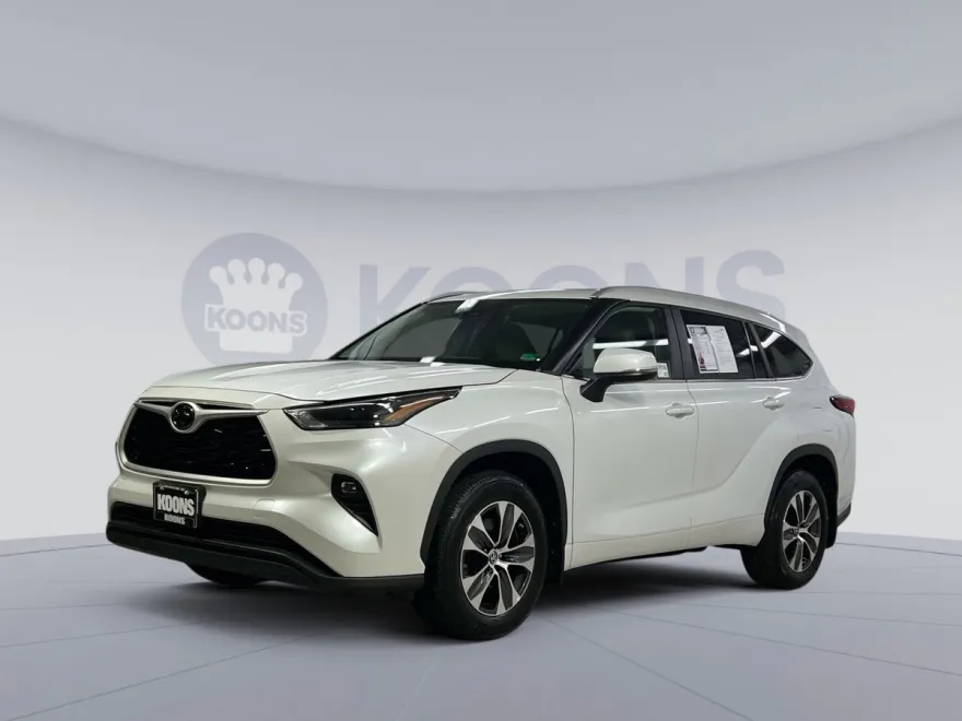 2023 Toyota Highlander XLE photo 1