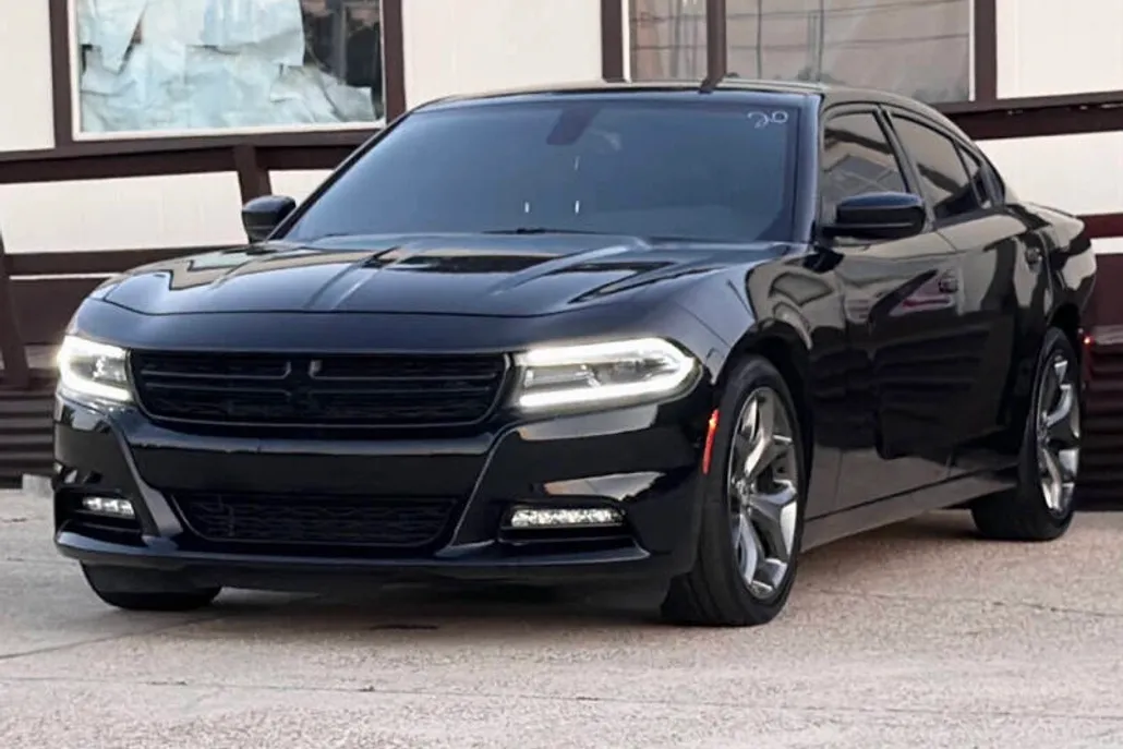 2015 Dodge Charger SXT photo 1