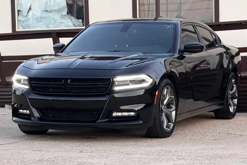 2015 Dodge Charger SXT photo 1