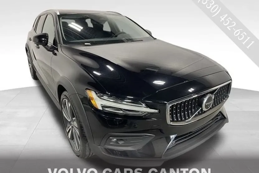 2023 Volvo V60 Cross Country B5 Plus photo 1
