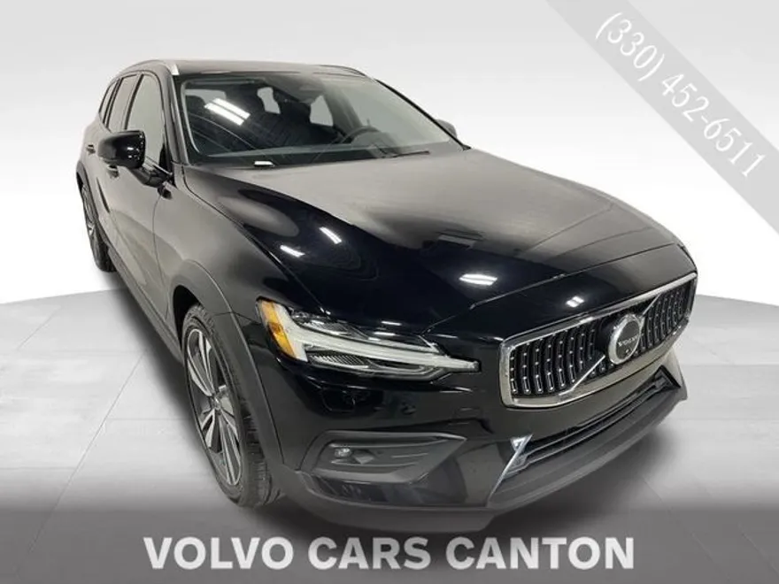 2023 Volvo V60 Cross Country B5 Plus photo 1