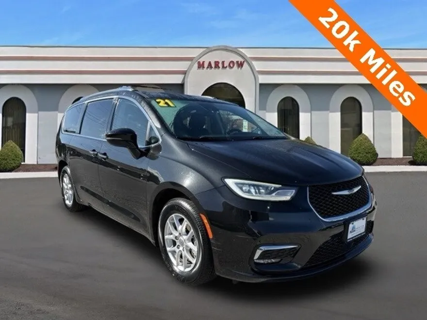 2021 Chrysler Pacifica Touring L photo 1