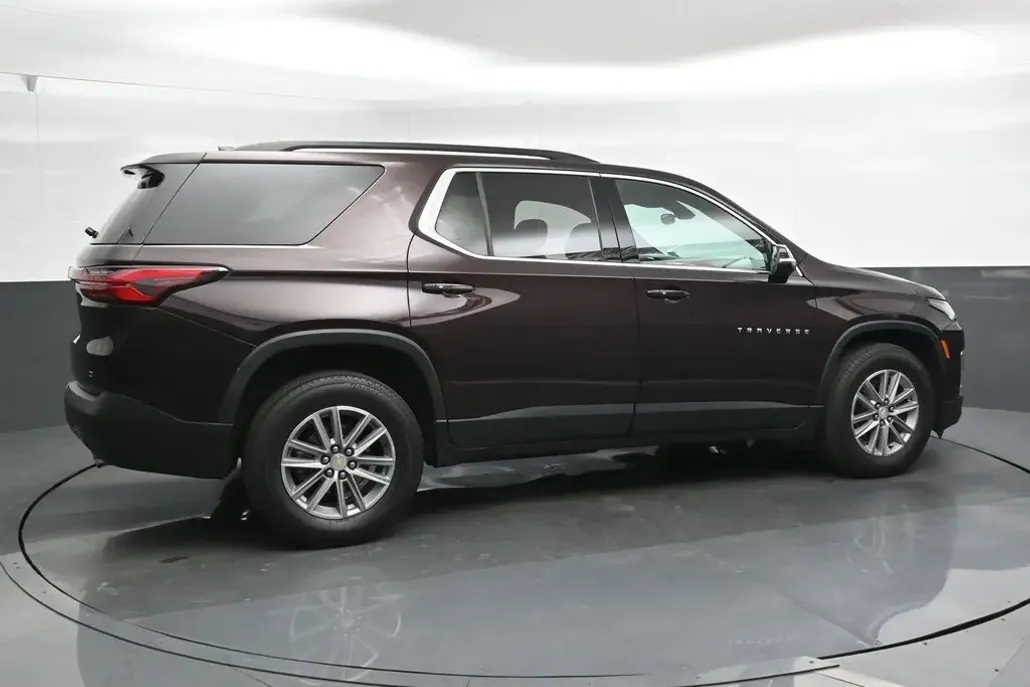 2022 Chevrolet Traverse Leather photo 1