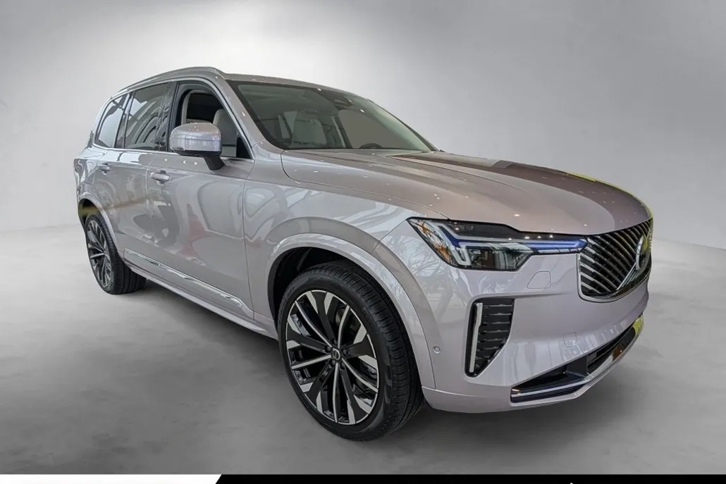 2026 Volvo XC90 T8 photo 1