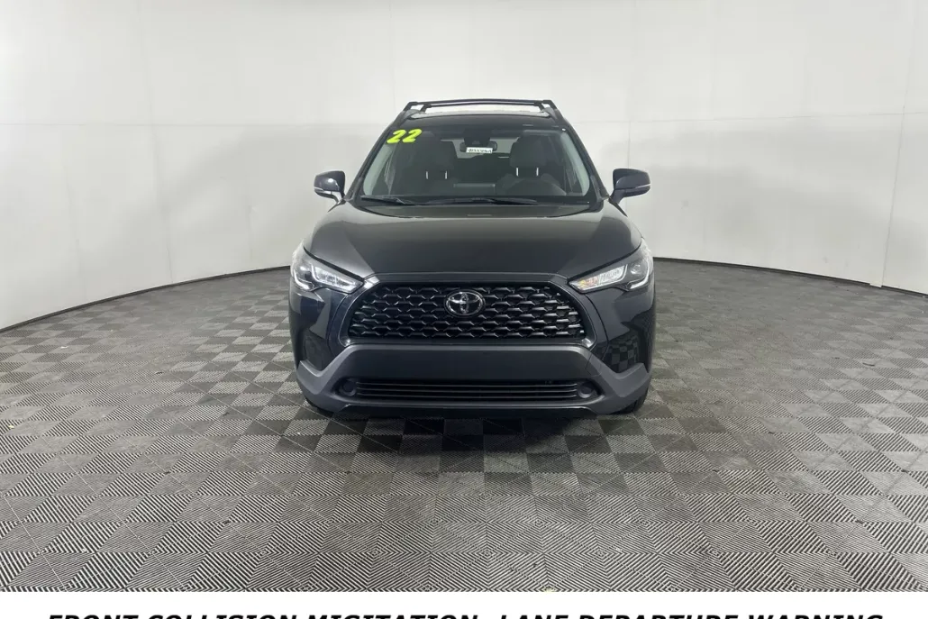 2022 Toyota Corolla Cross LE photo 1