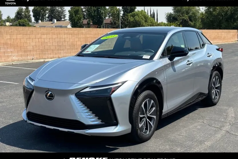 2023 Lexus RZ 450e Premium photo 1
