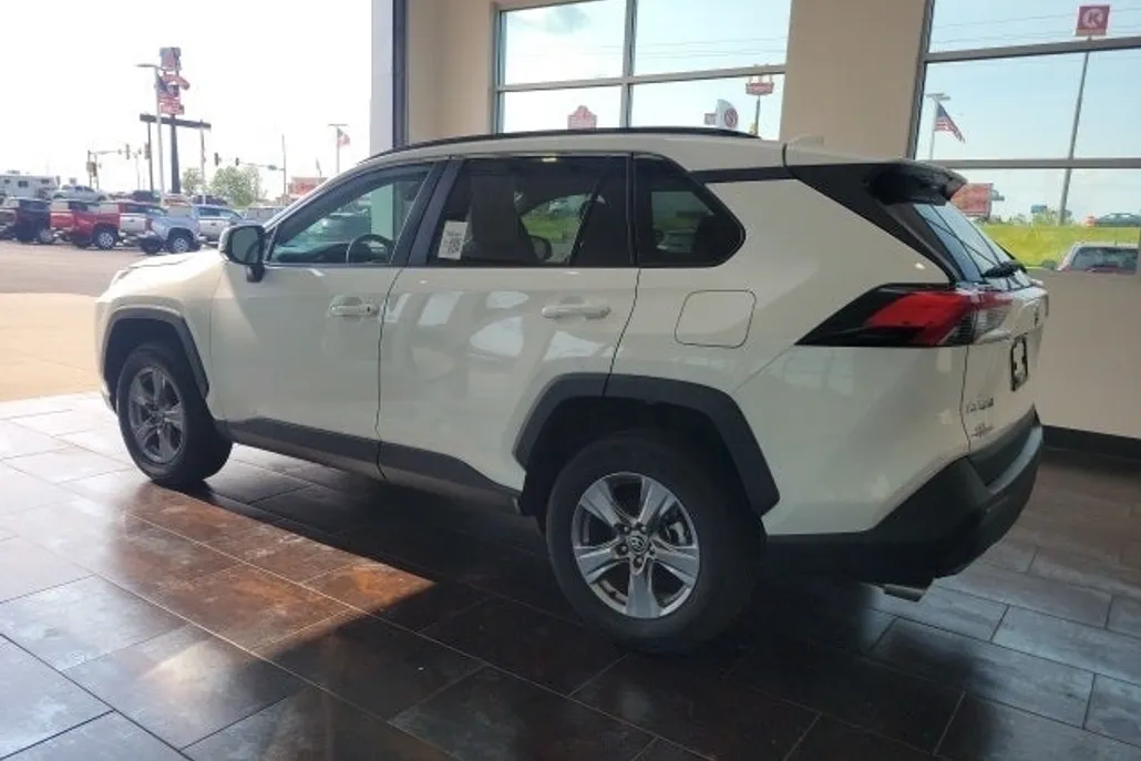 2024 Toyota RAV4 XLE photo 1