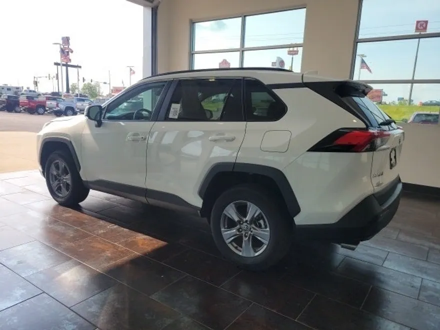 2024 Toyota RAV4 XLE photo 1