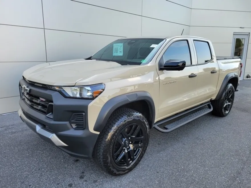 2024 Chevrolet Colorado Trail Boss photo 1