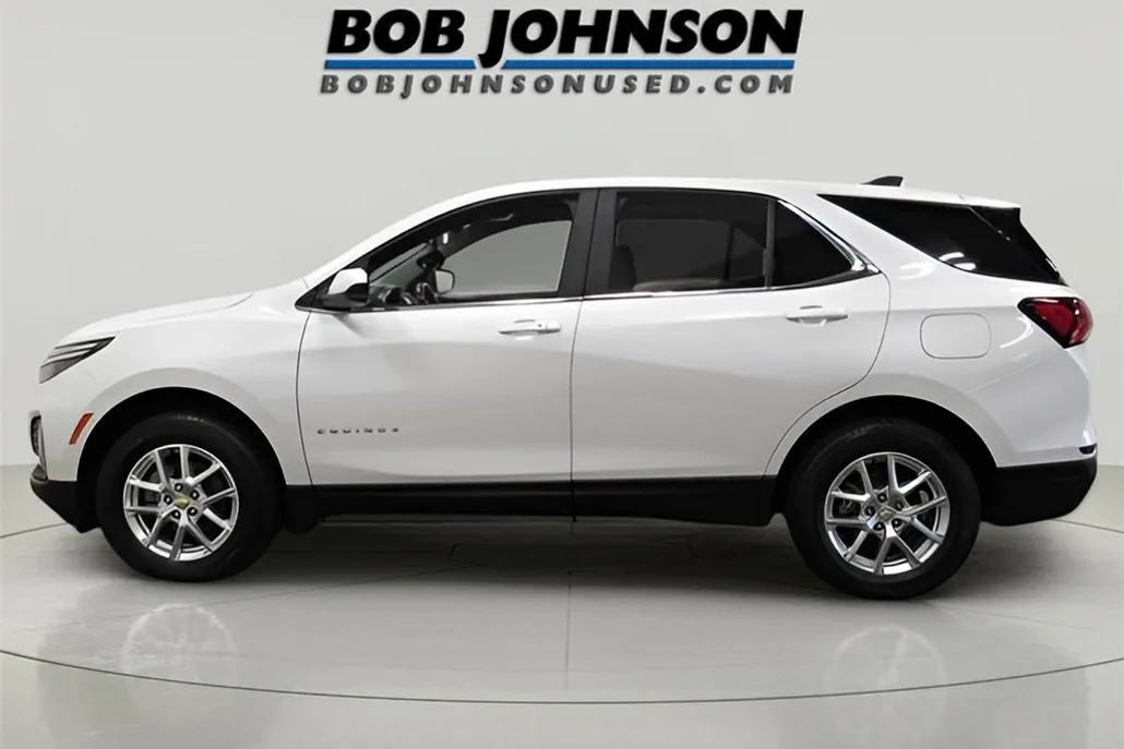 2022 Chevrolet Equinox LT photo 1