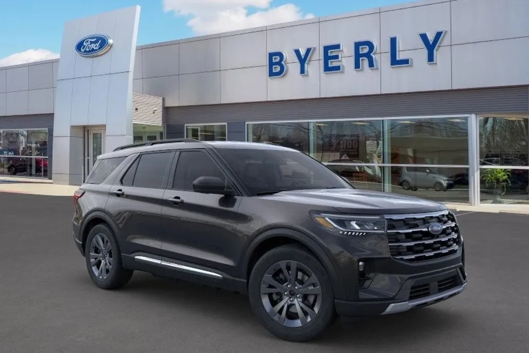 2025 Ford Explorer photo 1