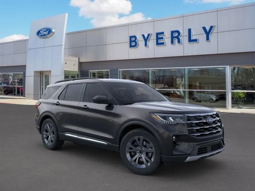 2025 Ford Explorer photo 1